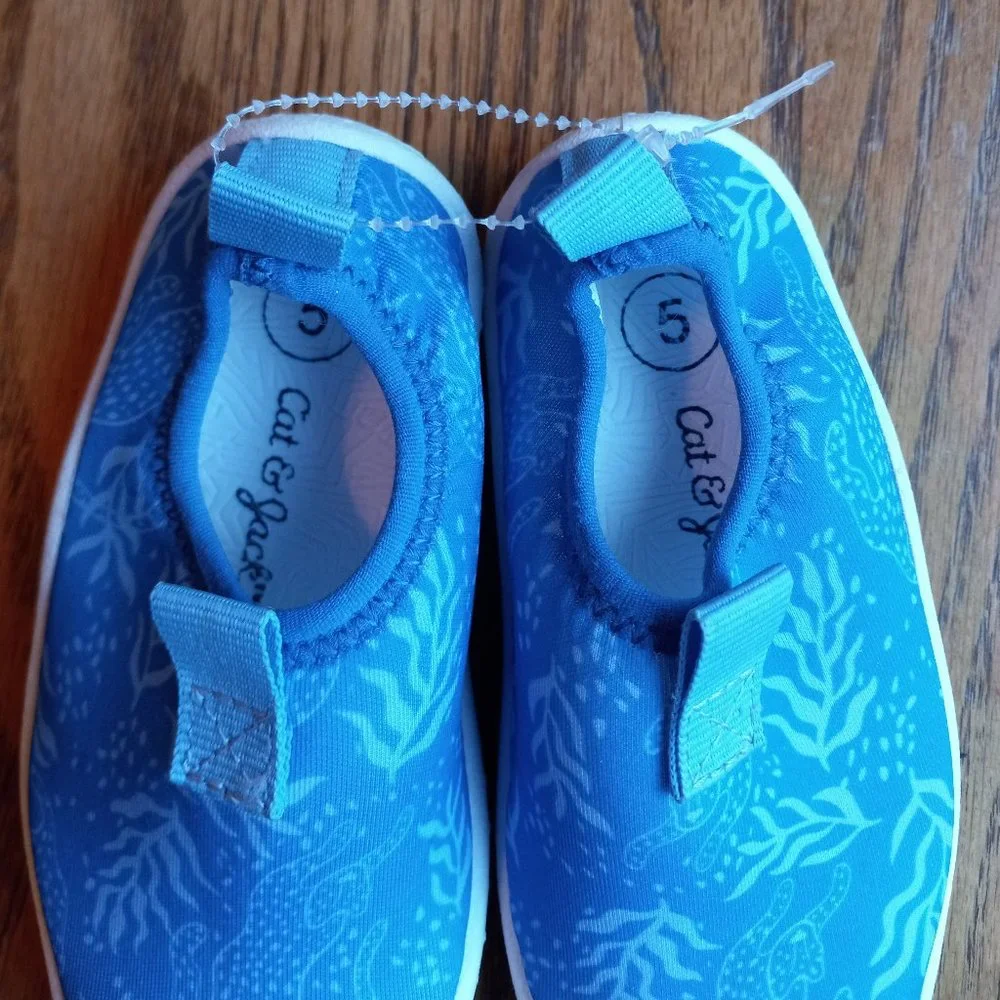 NWOT Blue Slip On Water Shoes Size 5 Summer Vacation Pool Adventure Kids